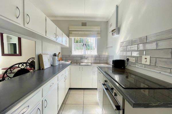 This quaint cottage, tucked away in a posh neighborhood, provides the ideal balance of convenience and comfort. It offers easy access ...