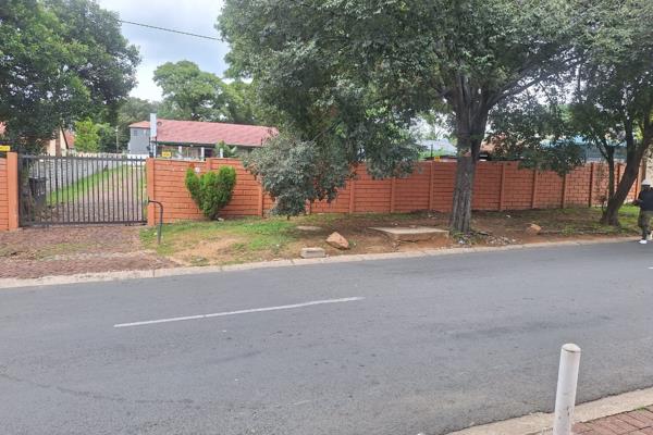 This 3-bedroom house in Kew is available for rental. The property features 3 spacious bedrooms, 2 bathrooms, a kitchen, and a lounge. ...