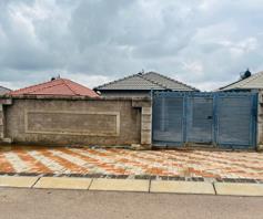 House for sale in Clayville