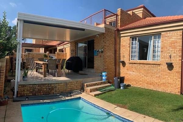 Central, well maintained, close to many amenities
walking distance from curro ...