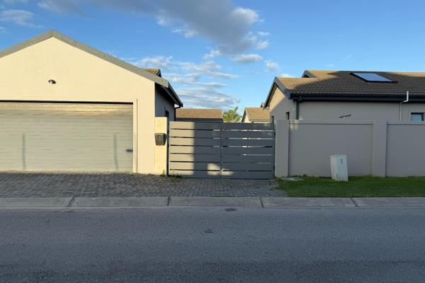 Fully furnished 3 Bedroom House to Rent in Pinelands

The property consists of the ...