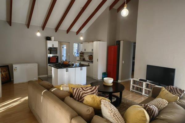 Rent this cosy house, newly renovated standing on its own as do the other 3 houses. Not a security complex, but fenced.
3 bedrooms ...