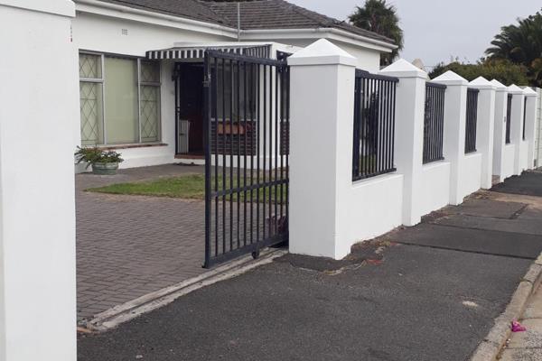 Rooms to Rent, Clamhall Parow

Spacious rental rooms available in beautiful neatly renovated house. See pictures 

Centrally ...