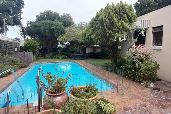 FURNISHED GARDEN COTTAGE/GRANNY FLAT ATTACHED TO PRIVATE HOME IN LEAFY RONDEBOSCH
Sunny garden cottage in upmarket Rondebosch, perfect ...