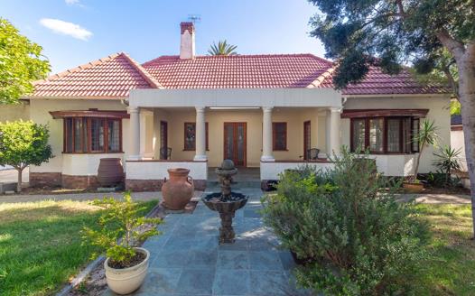2 Bedroom House for sale in Pinelands