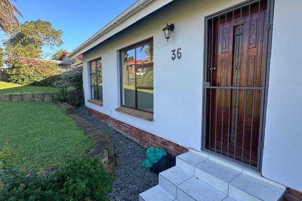 Welcome to this delightful 3-bedroom, 2-bathroom home nestled in the heart of Denneoord ...
