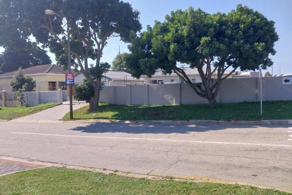 Perfect unit for x2 or x3 entrepreneurs to share as offices,  Beauty Salon, hair salon, sales industry.

Great location
Safe &amp; ...