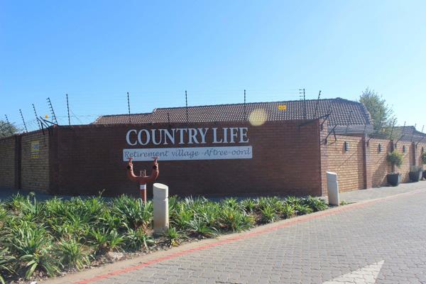 Bidding to Start from R 400 000!!! Live Auction!!! 

Don&#39;t miss this opportunity to own this incredible property. Join us for the ...