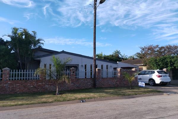 Step into your dream family home located in Retief (Despatch). This exceptional residence offers a perfect blend of luxury and ...
