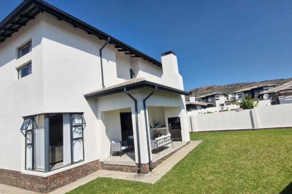 This stylish and spacious duplex is perfectly positioned in a secure complex, offering the ideal blend of comfort, convenience, and ...