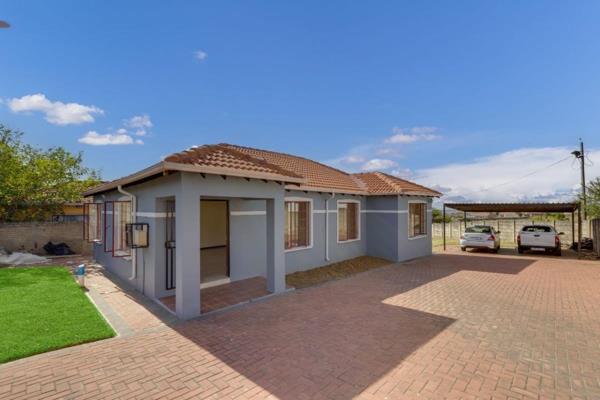 Comfort, Convenience  and  well-maintained 3-bedroom, 2-bathroom family home, ideally located near Jackal Creek Corner, North Riding. ...