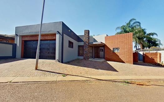 7 Bedroom House for sale in Philip Nel Park