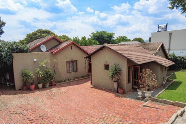Spacious Family Home in Prime Rosebank Location

Nestled in the sought-after suburb of Rosebank, this substantial family home presents ...
