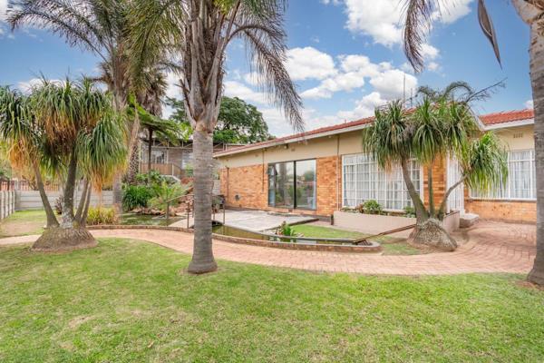 This neat property offers a 2 bedroom 2 bathroom main house with living area and ...