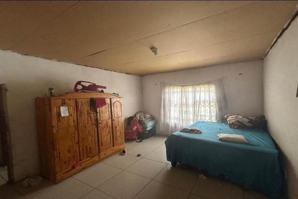 Imagine stepping into your new home, where comfort and convenience blend seamlessly. This charming property offers three cozy bedrooms ...