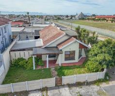 House for sale in Surrey Estate