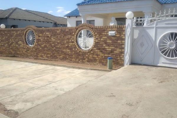 Home Seekers is delighted to present this well-maintained 2 bedroom home, perfectly ...