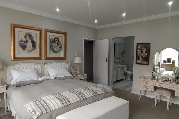 Luxury, tranquility wonderful lifestyle now in Mooigelee-Retirement Village

-3 Bedrooms with build in cupboards and ample ...