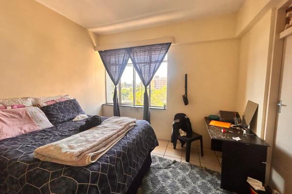 Two And Half  bedroom apartment converted to a 5 bedroom unit for sale

Fairly Well Managed unit , up for Grabs 

Spacious bedroom ...