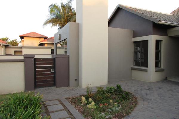 Very neat spacious house in a cul-de-sac.
Large open space living areas with sunny patio and built-in braai.
Ideal for scaling down ...