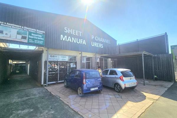 This open plan property with parking available at back and in front is now to let or for sale 

includes small warehouse at back ...