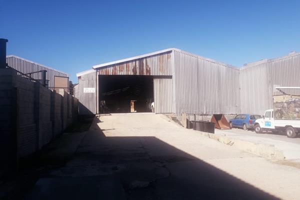 Located in the bustling heart of Knysna Industrial area.  This spacious warehouse is ideal for manufacturing, maintenance, repairs or ...