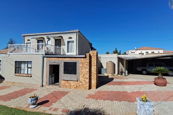 This stunning double-story home offers the perfect balance of space, style, and comfort – ideal for family living and year-round ...