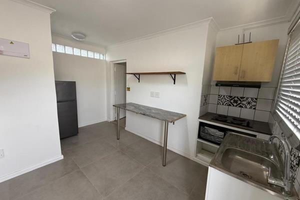 Come and view this newly built separate entrance flatlet to let in Avondale Parow. This ...