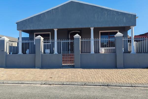 Discover this lovely and well-maintained family home in Mandalay. Inside, you&#39;ll find a spacious lounge and dining area enhanced by ...