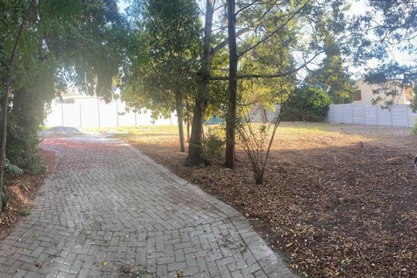 Don&#39;t miss this rare opportunity to secure a piece of paradise in Steynrust with serene mountain views and  convenient location. ...