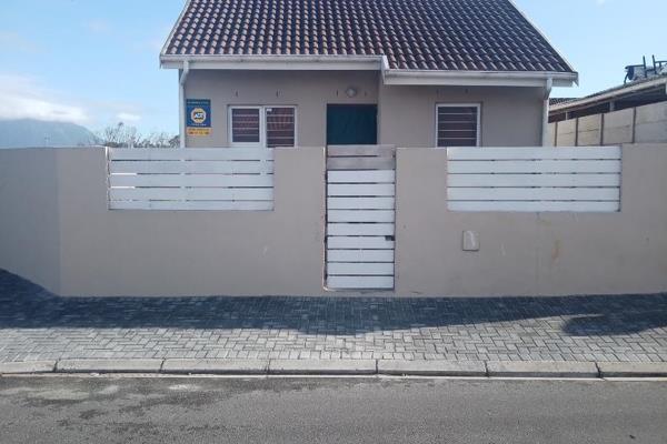 Available Immediately!

Contact +27_71_064_8040

1. Key Features:

- Utilities excluded
- Pre-paid electricity
- Solar geyser ...