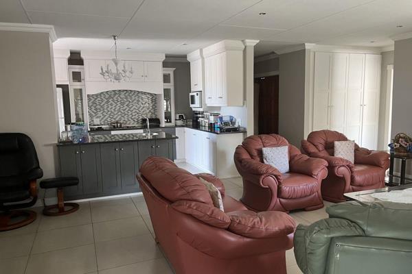 This property offers 3 bedrooms and 2 bathrooms, including an en-suite in the main bedroom. The open plan lounge/dining area leads out ...