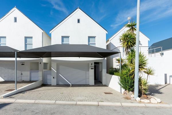 Introducing a stylish and modern double-storey furnished home located in Velddrif Quays, right on the banks of the Bergriver. This ...