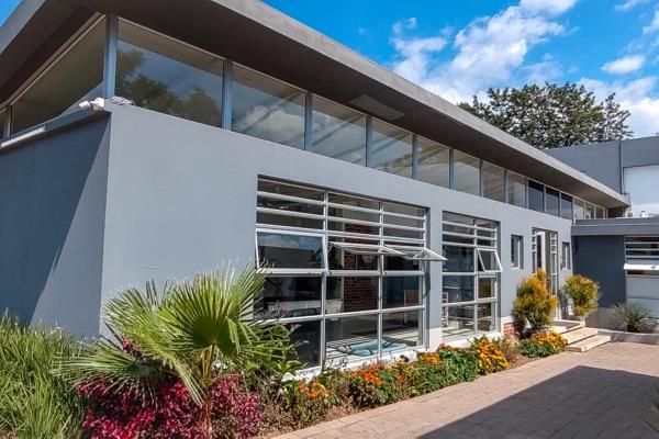 Court order online auction of a 3-bedroom home with an integrated studio located in ...