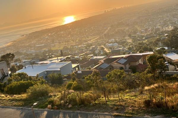 Perfectly positioned in the serene suburb of Gordon Heights, this 928 sqm vacant plot ...