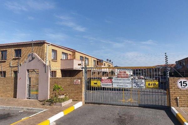 Central Brackenfell, close to shops and schools, and public transport.
Tiled open plan living area.
Tiled open plan kitchen with ...