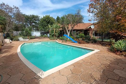 5 Bedroom House for sale in Wierda Park