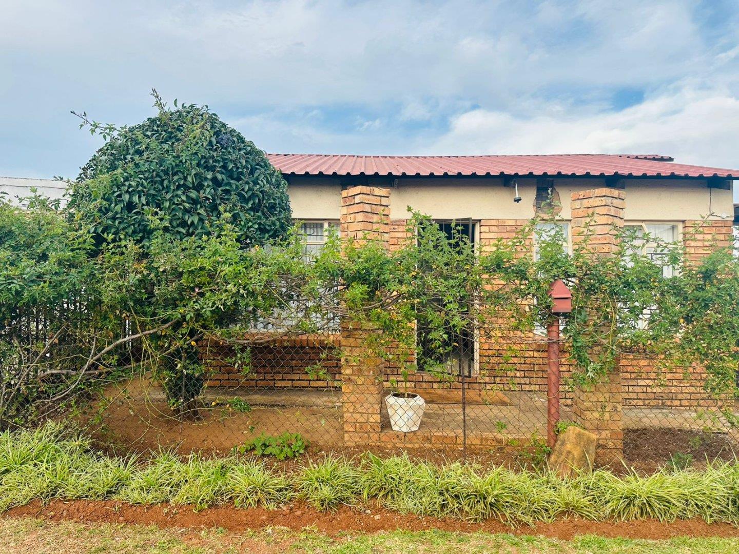 2 Bedroom House for sale in Promosa - P24-115981018