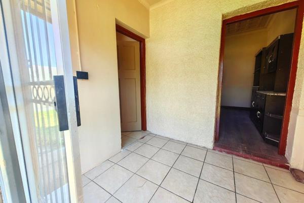 A Spacious one bedroom flatlet to rent in Selection Park

Perfectly situated within a walking distance to Springs mall and Town. This ...
