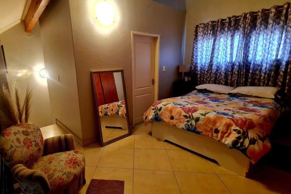 Loft style apartment 
This beautiful loft style apartment boasts two bedrooms, two bathrooms open plan kitchen, living room, balcony ...