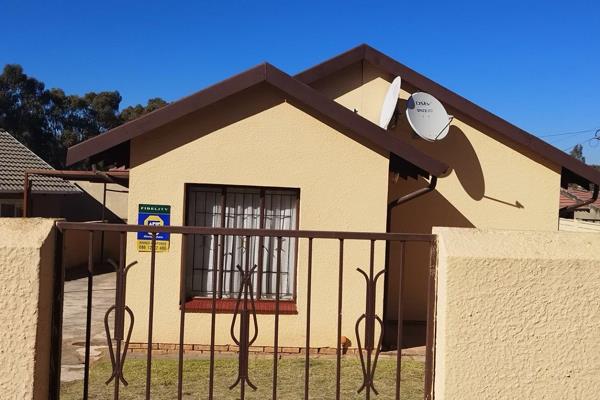 This 3-bed, 2-separate toilets, open plan lounge dining, carport, cottage with its ...