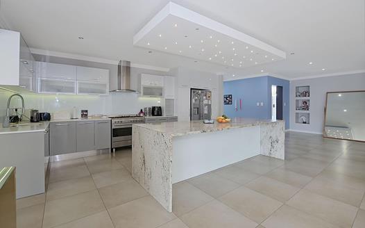 5 Bedroom House for sale in Bothasig