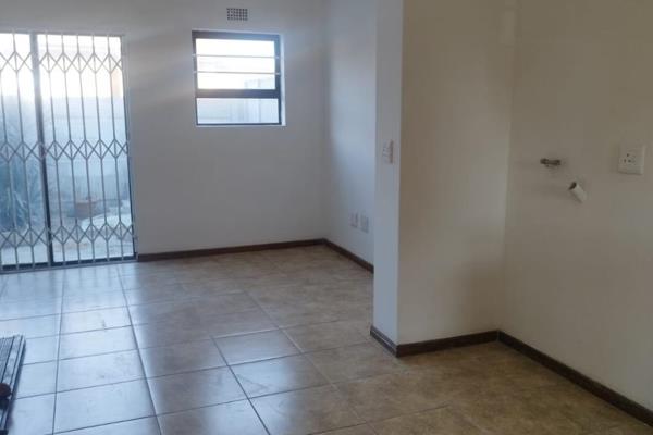 2 bedroom unit available. open plan lounge and kitchen. close to shops, schools and ...
