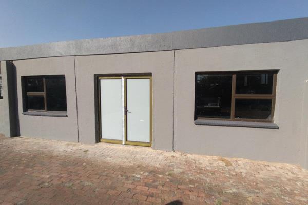 Looking for a spacious and flexible work environment in Sasolburg? This open plan office space is the perfect solution for businesses ...