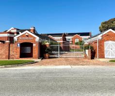 Townhouse for sale in Summerstrand