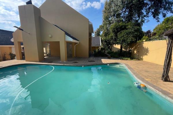 Discover unparalleled luxury with this Exclusive 6-bedroom Upmarket Residence!

Designed for sophisticated living in the heart of Dan Pienaar. From the moment you enter, experience elegance and a welcoming ambiance.
This home boasts:

6-bedrooms, including 2 lavish ...