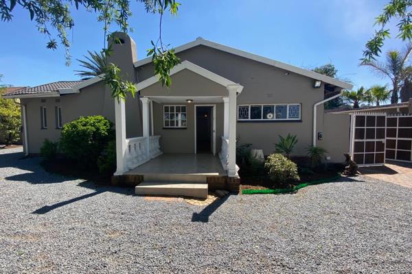 A Large free-standing house with a cottage is available to let in Dinwiddie. This ...