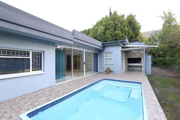 Exclusively marketed by Century 21

A place to call home in the heart of Paarl.
This ...
