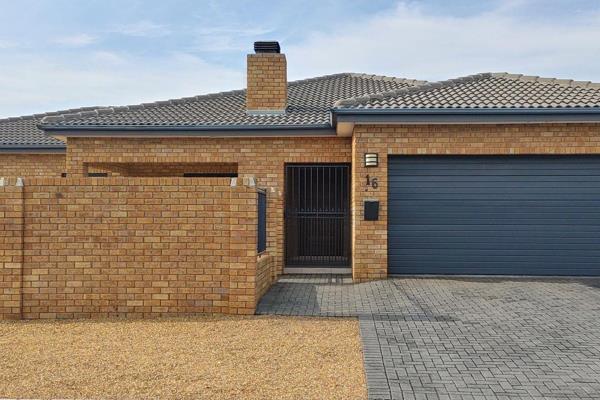 This well-maintained 3 bedroom home is perfectly positioned for convenience and comfort. Located within walking distance of Curro ...