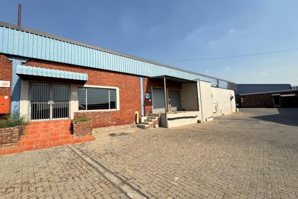 This 478m&#178; warehouse is perfectly situated in Silvertondale, one of Pretoria East’s ...